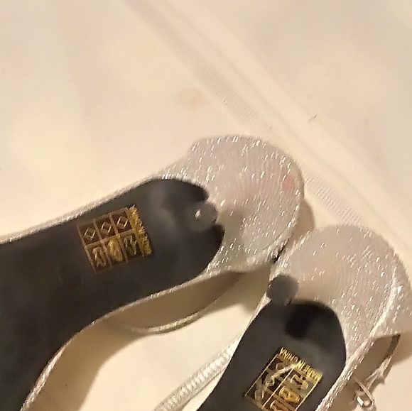 Silver shiney dress shoes - Picture 4 of 4